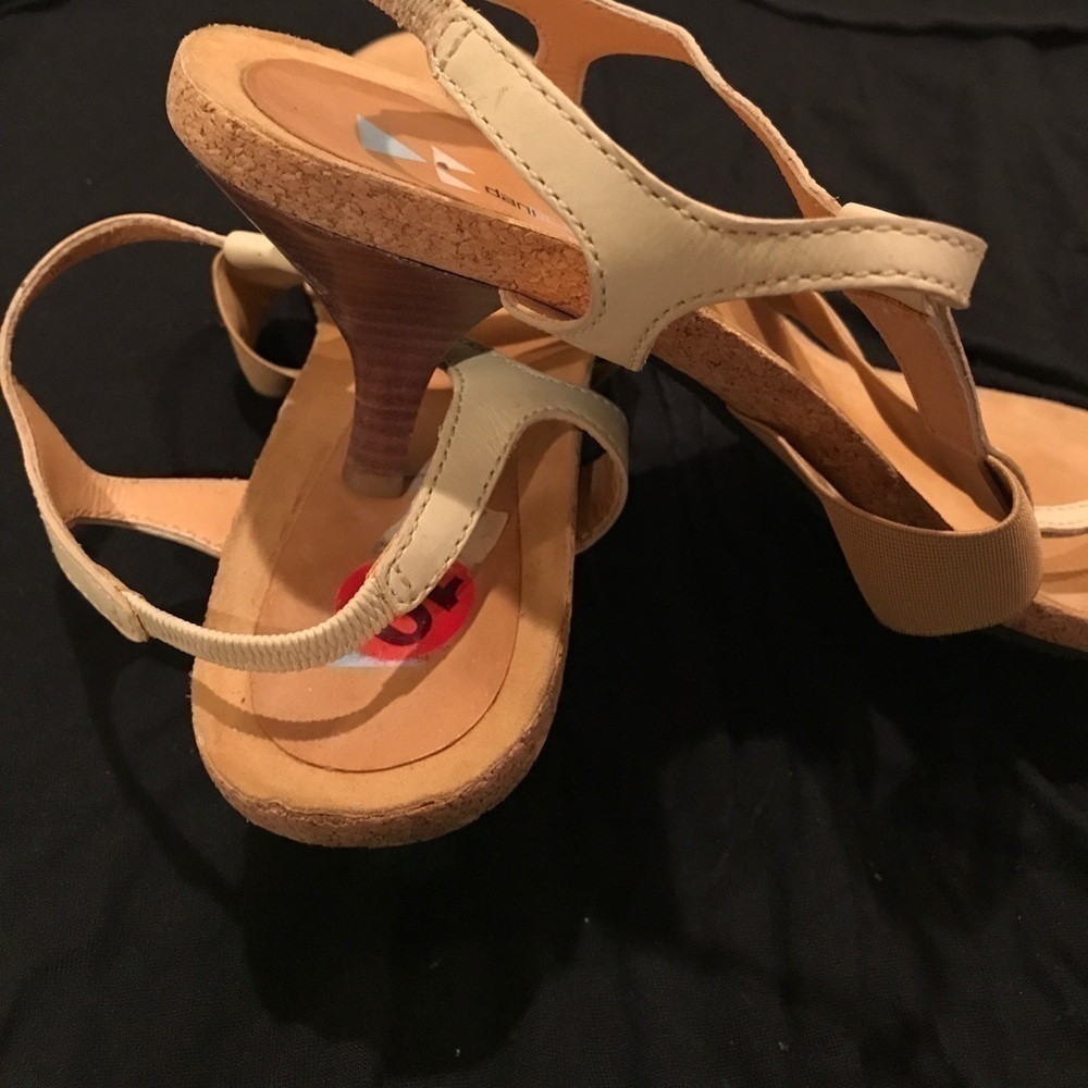 🆕👠👡DANI Neutral sandals (NWOT)✨✨✨ - Picture 3 of 4
